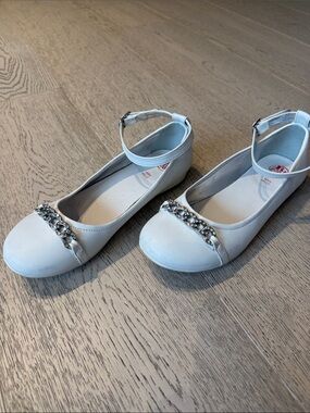 Girls White Ankle-Strap Dress Flats with Silver Chain Detail